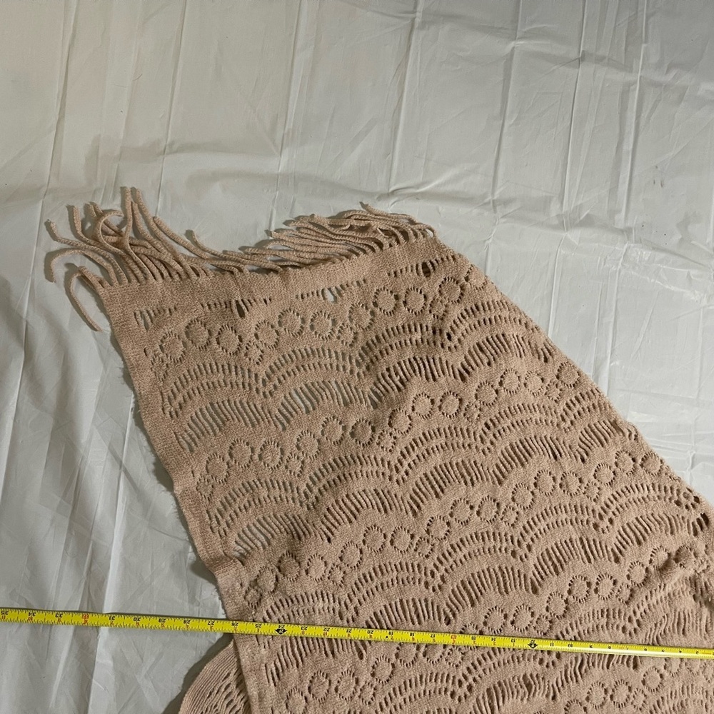 Women’s mauve colored shawl. Like new condition… pull over head and open to arms - Picture 3 of 7